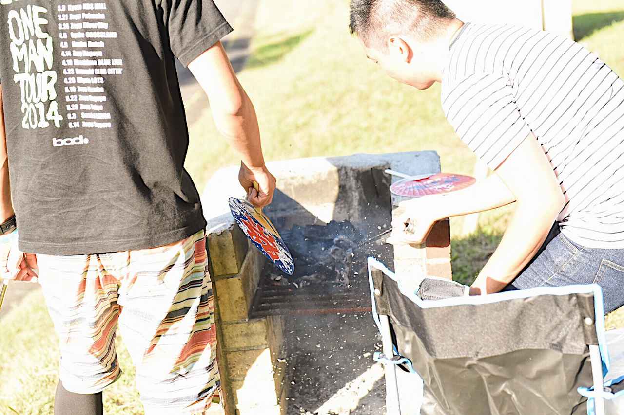 初心者必見 キャンプやbbqで火起こし 簡単にできる方法から便利アイテム 炭の選び方まで徹底解説 お役立ちキャンプ情報 年07月29日 日本気象協会 Tenki Jp