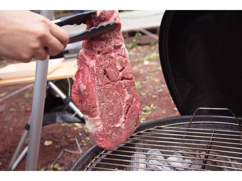 筆者愛用】Weber(ウェーバー)の小型グリルが最高！ バーベキューで肉