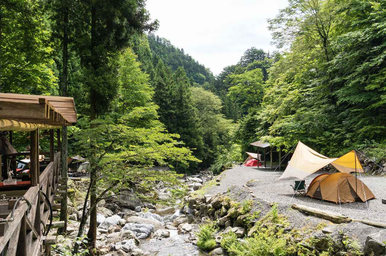 おすすめキャンプ場70 おぎやはぎのハピキャンロケ地 大岳キャンプ場 で鍾乳洞探検や川遊び お役立ちキャンプ情報 年07月14日 日本気象協会 Tenki Jp