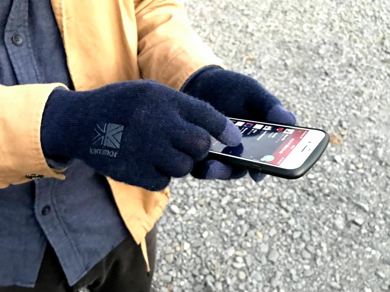 【筆者愛用】カリマーの手袋「ウールロゴグローブ」は薄手なのに暖かい！　着けたままスマホ操作も