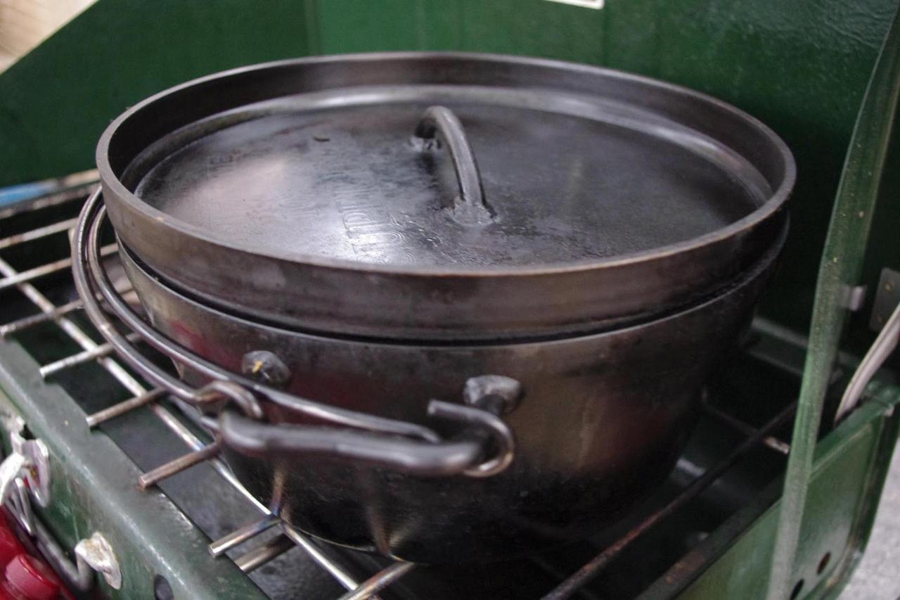 UNIFLAME（ユニフレーム）ダッチオーブンで燻製☆アウトドア万能調理
