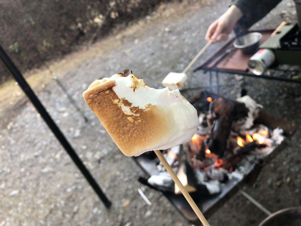 キャンプで盛り上がる 超大きい メガマシュマロ を焚き火でおいしく焼くコツを伝授 お役立ちキャンプ情報 21年05月24日 日本気象協会 Tenki Jp