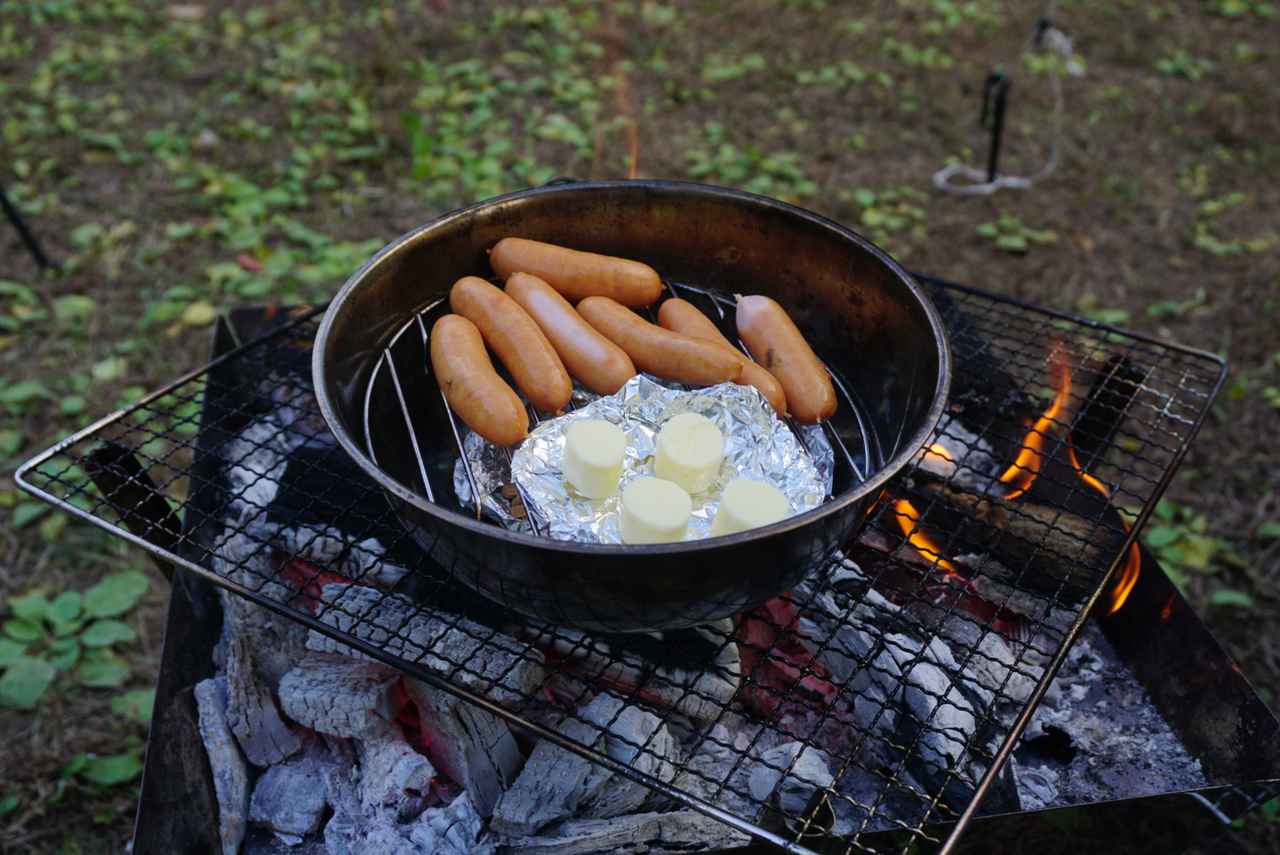 100均 3つの材料で燻製器を自作 簡単コスパ良しでお手軽 燻製キャンプ飯を お役立ちキャンプ情報 21年08月21日 日本気象協会 Tenki Jp