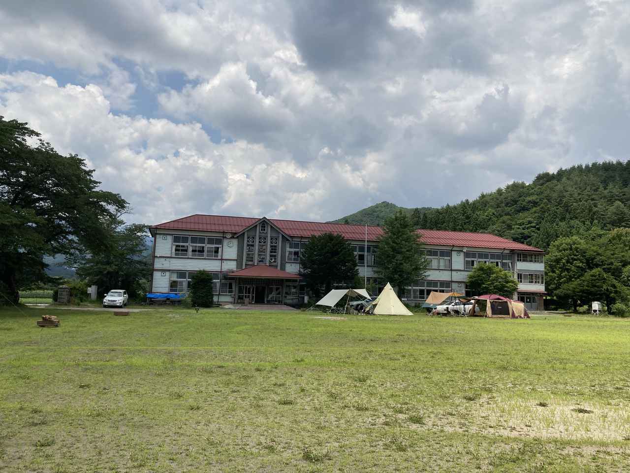 廃校で非日常体験 小学校の校庭でキャンプ 群馬県 Hotakane Base お役立ちキャンプ情報 21年09月18日 日本気象協会 Tenki Jp