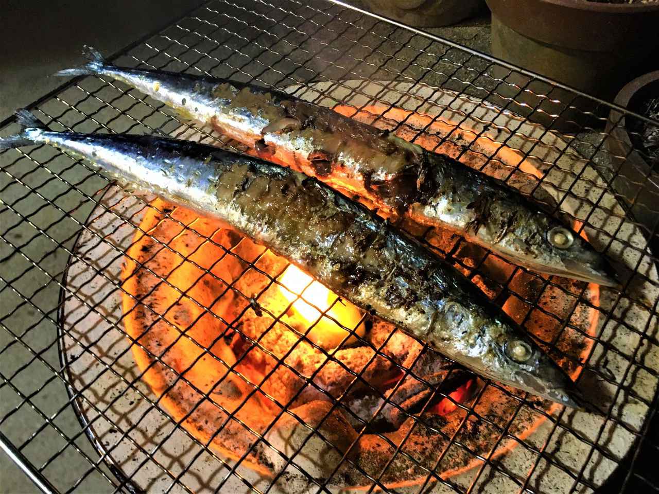 庭キャンプで使える 火起こしに便利なアイテム3選 秋刀魚を上手に焼くコツも お役立ちキャンプ情報 2021年10月12日 日本気象協会 Tenki Jp