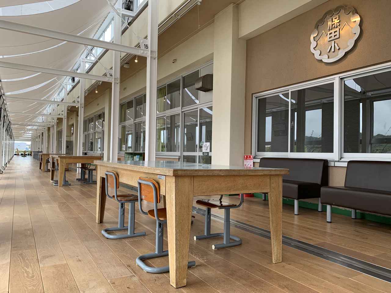 千葉県の道の駅『保田小学校』は廃校を活用！ 懐かしさと新しさを満喫できて車中泊もOK(お役立ちキャンプ情報 2022年04月26日) - 日本気象協会  tenki.jp