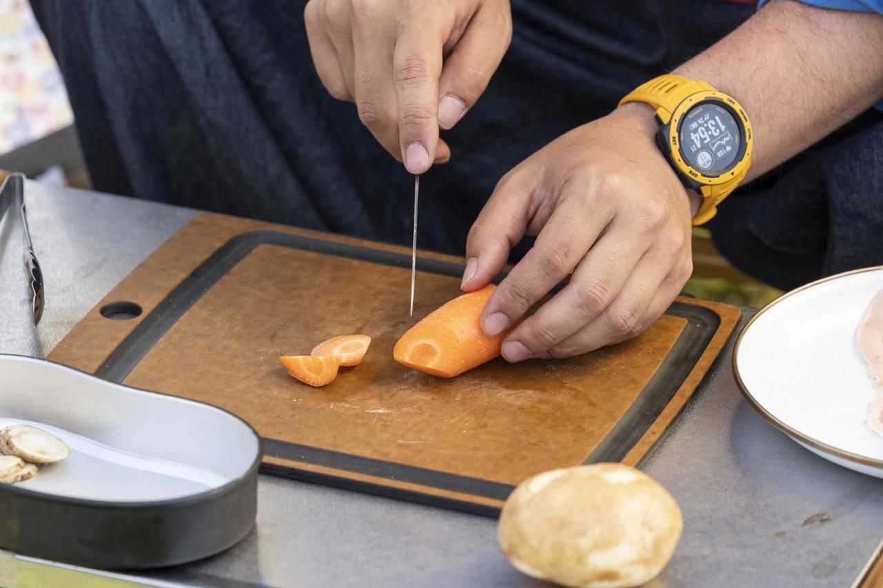 画像1: 飯盒ひとつで同時調理!超簡単激うま「キャンプ定食」を作ってみた