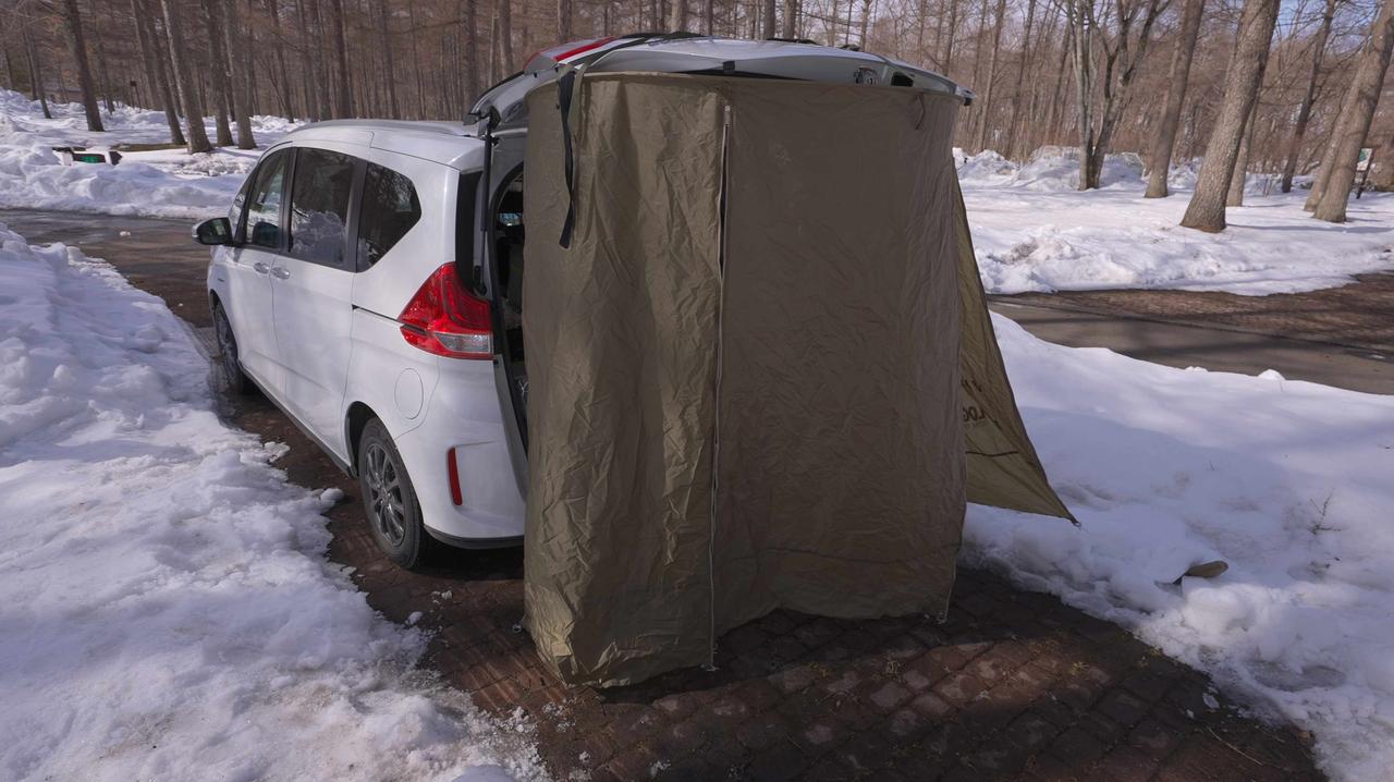 VISOA×LOGOSカージョイントタープ』は手軽に車中泊キャンプで使える 