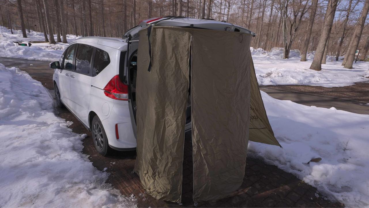 VISOA×LOGOSカージョイントタープ』は手軽に車中泊キャンプで使える 