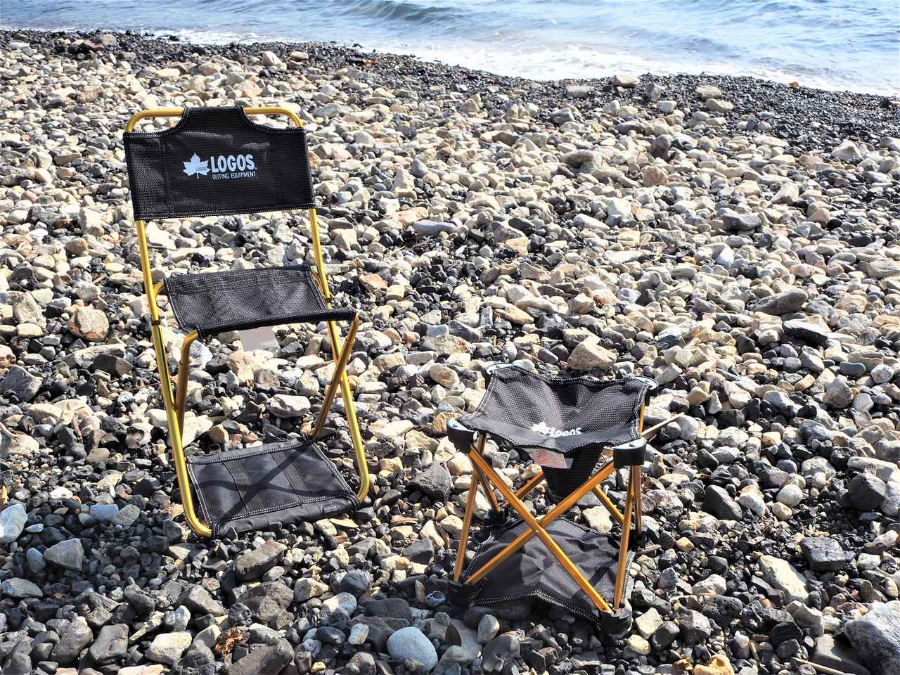 ロゴスの「SHIZUMANチェア」は砂浜でも沈まない！？新発想チェアの座り心地を検証！