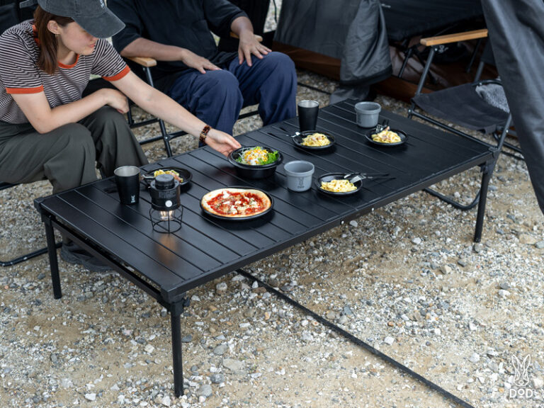 【DOD】新作「ナニゲニーテーブル」はあらゆるキャンプシーンに対応するスタイリッシュなリビングテーブル