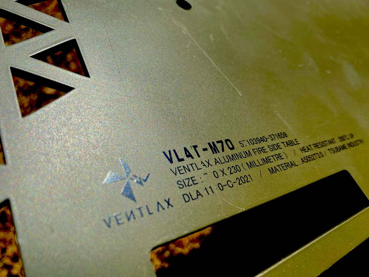 VENTLAXの焚き火サイドテーブル『VLAT-M70』は男心をくすぐる魅力が